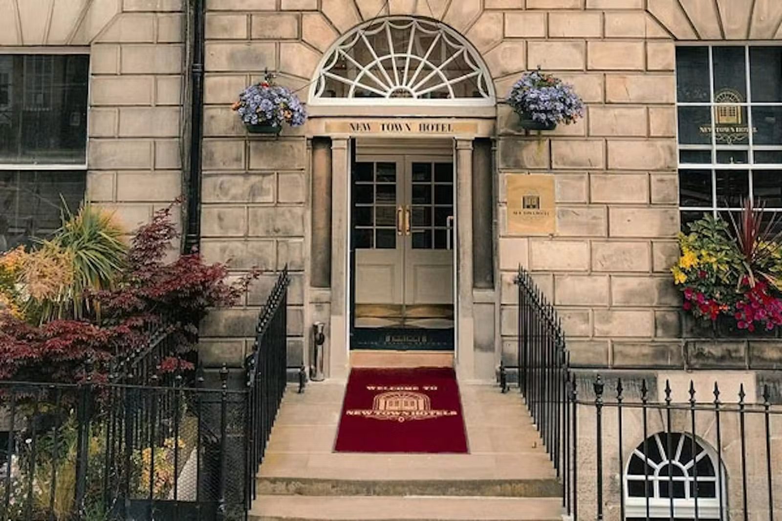 2 NIGHT NEW TOWN HOTEL STAY, PROSECCO AND BREAKFAST