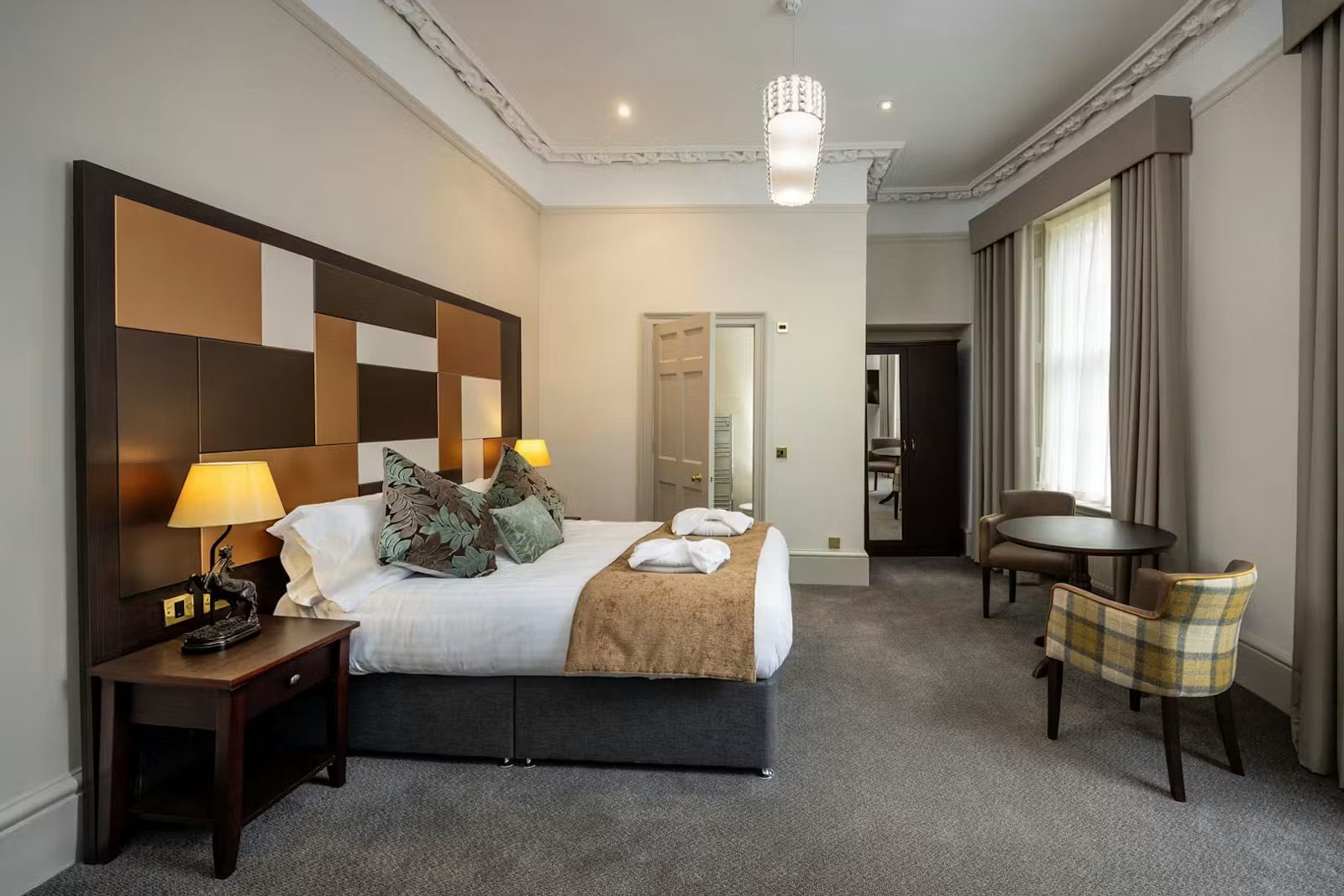 2 NIGHT NEW TOWN HOTEL STAY, PROSECCO AND BREAKFAST image 3